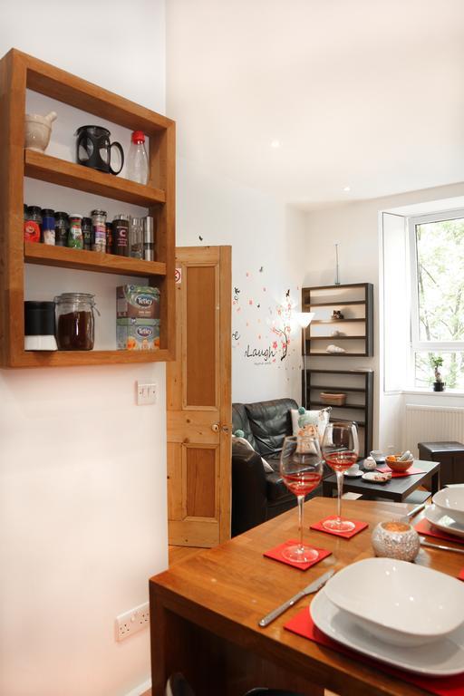 Chic & Bright Flat Near Holyrood Park Apartman Edinburgh Szoba fotó